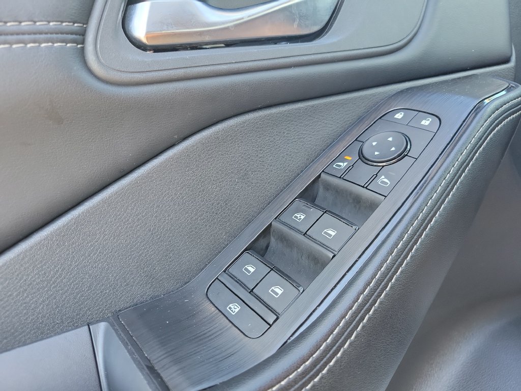 Used 2025 Nissan Rogue SV w/ SV Premium Package FWD image 14