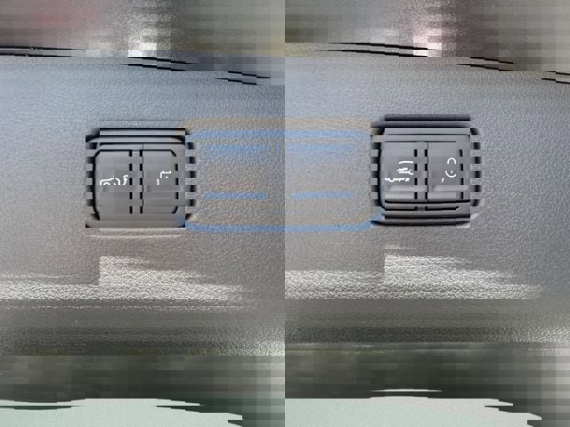 Used 2026 Genesis GV70 2.5T Select image 16