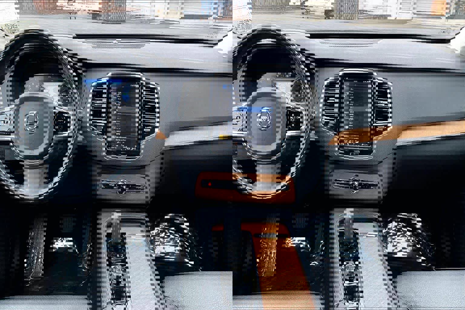 Used 2022 Volvo XC90 T8 Inscription Expression w/ Advanced Package image 9