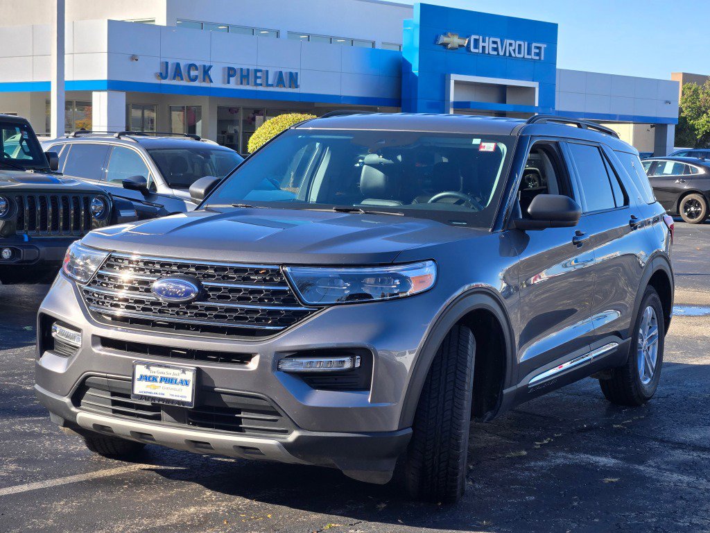 Used 2024 Ford Explorer XLT w/ Equipment Group 202A RWD image 5