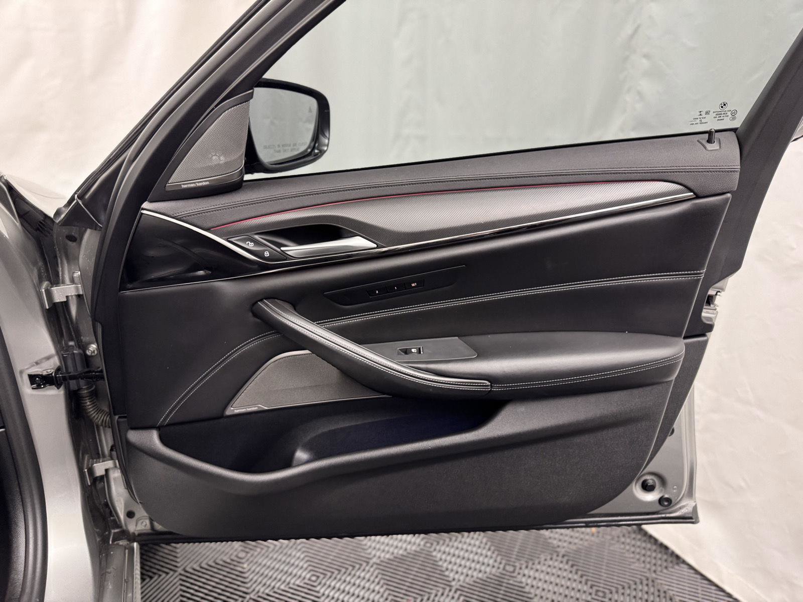 Used 2021 BMW M5 image 40