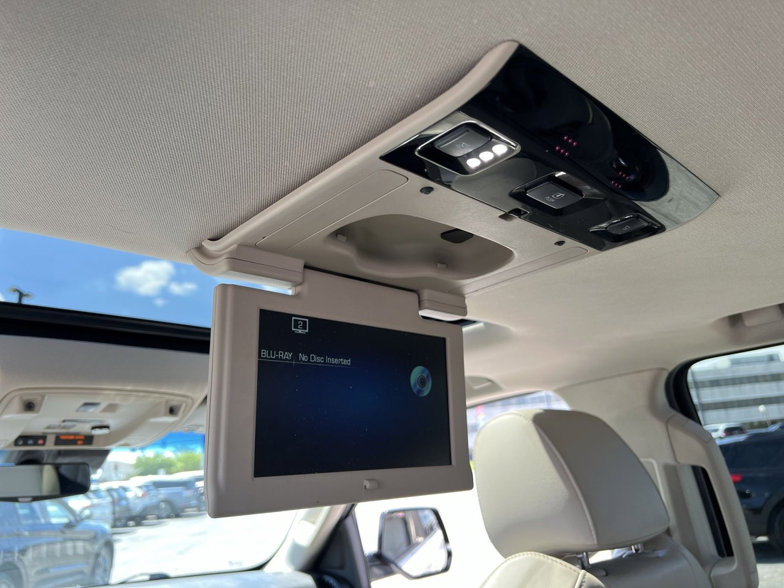 Used 2018 Cadillac Escalade Premium Luxury RWD image 35