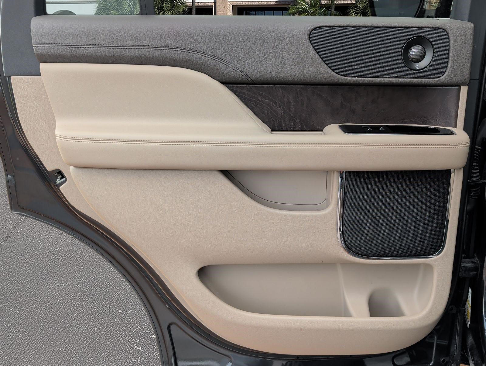 Used 2023 Lincoln Navigator Reserve AWD/4WD image 24