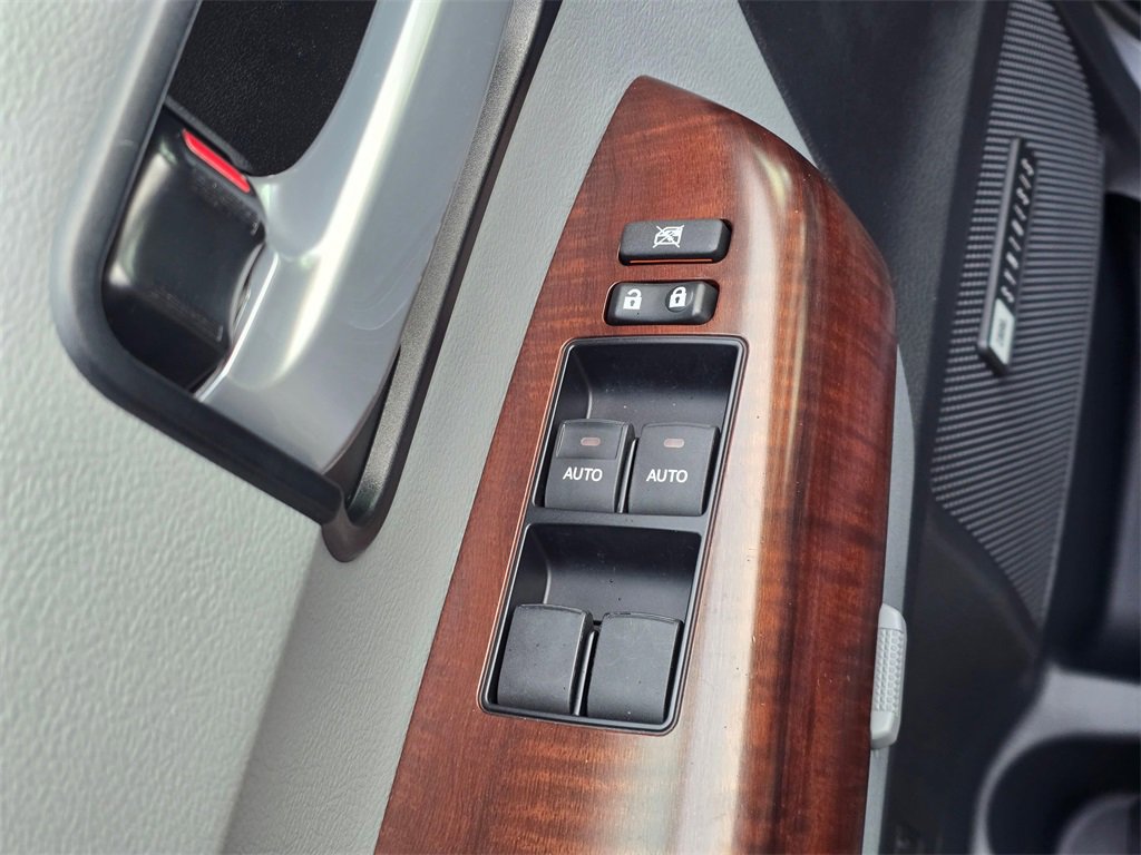 Used 2017 Toyota Sequoia Platinum image 19