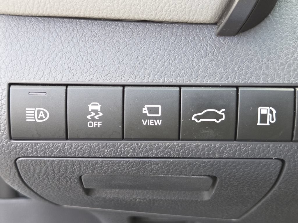 Used 2018 Toyota Camry XLE w/ Driver Assist Package FWD image 9
