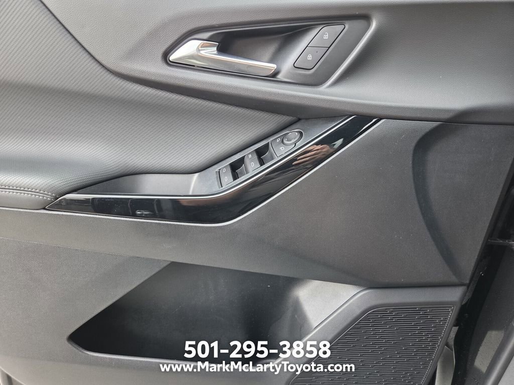 Used 2025 Chevrolet Equinox LT FWD image 26