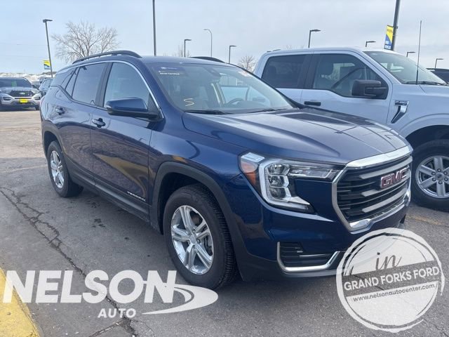 Used 2023 GMC Terrain SLE w/ Driver Convenience Package image 1