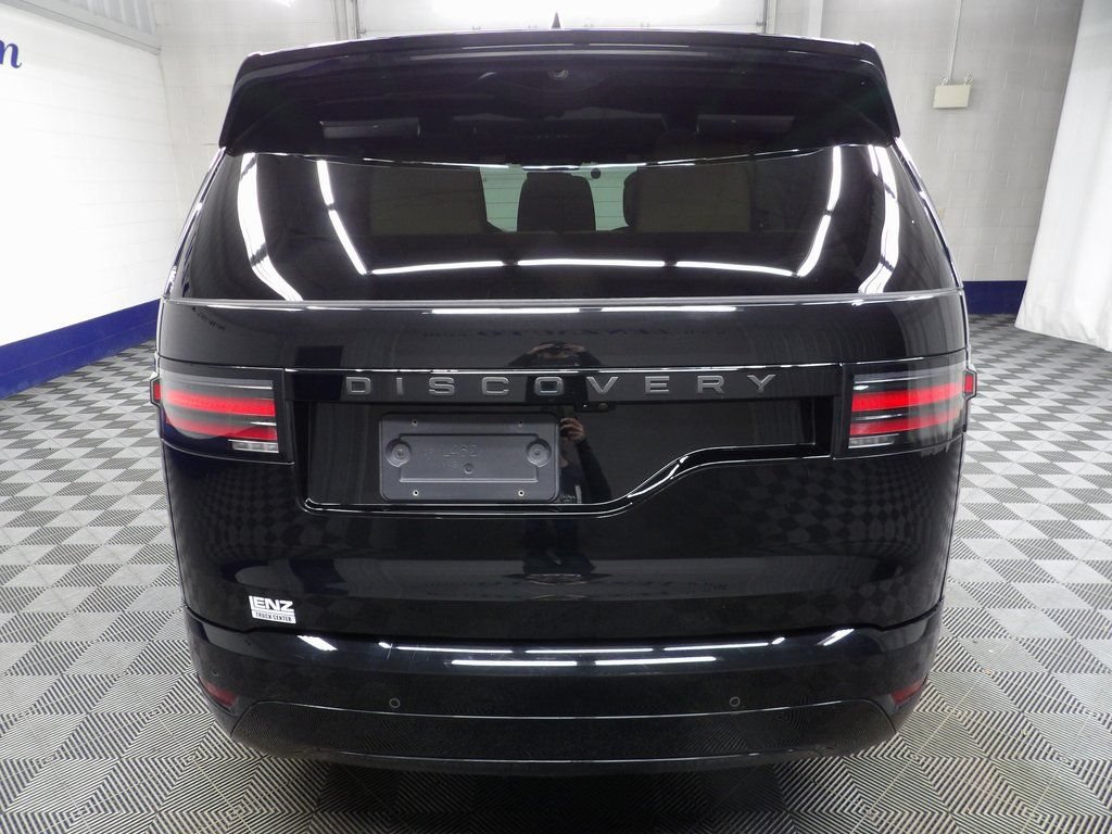 Used 2024 Land Rover Discovery Dynamic SE AWD/4WD image 31