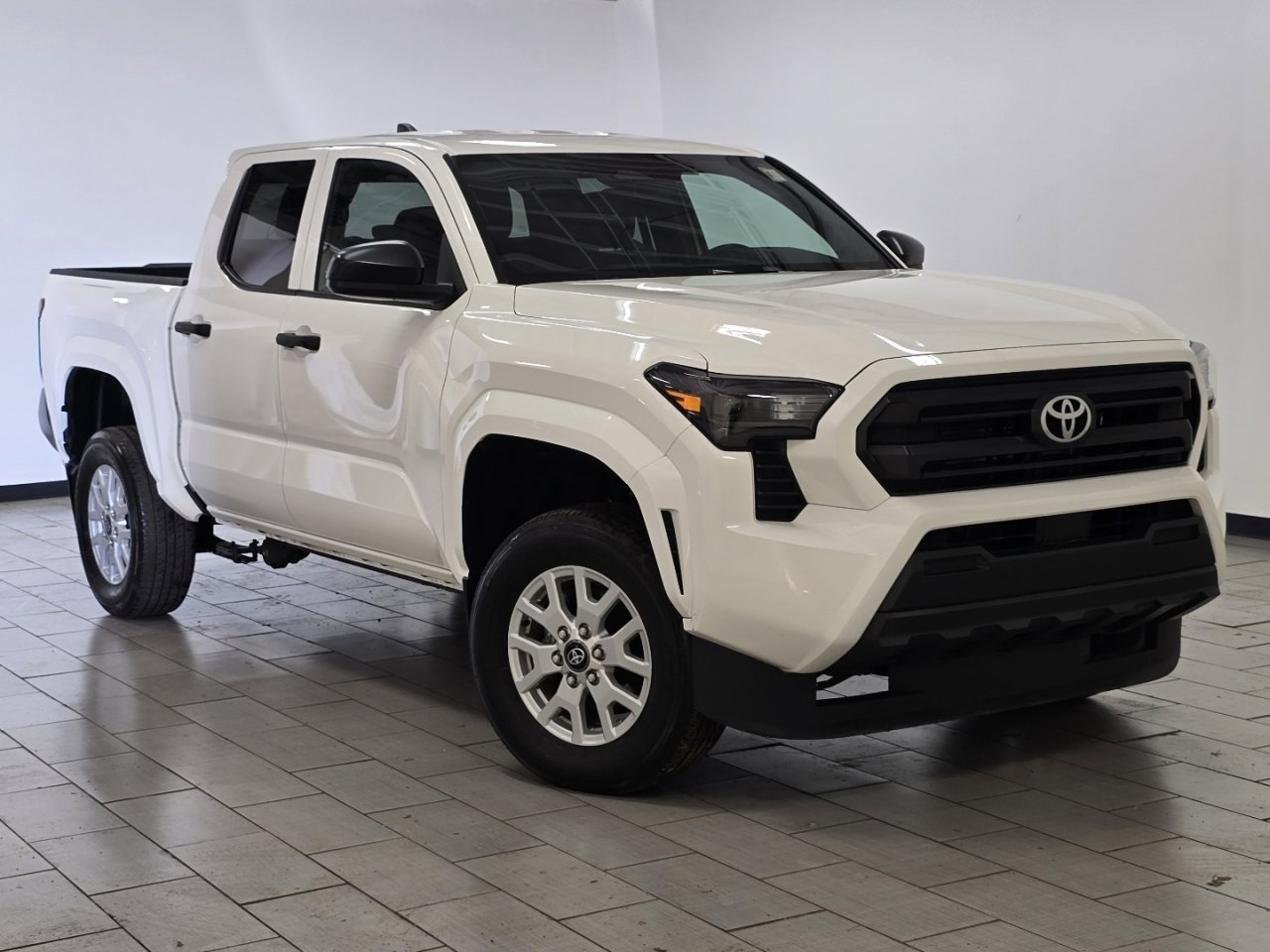 Certified 2024 Toyota Tacoma SR AWD/4WD image 2