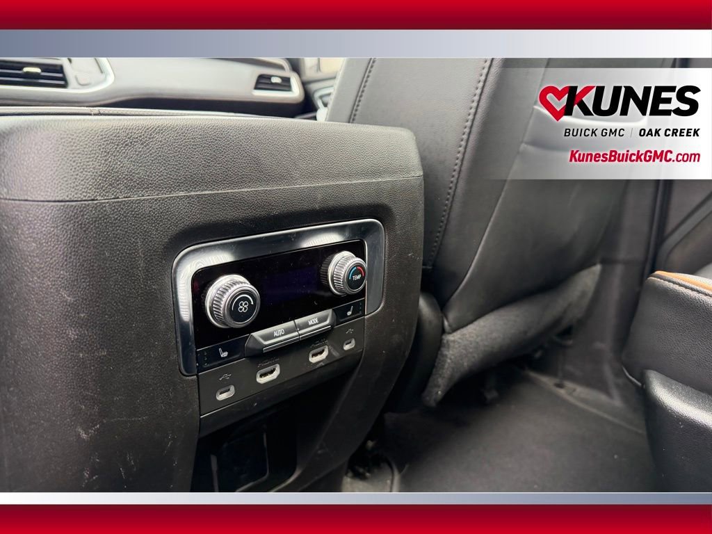 Used 2021 GMC Yukon AT4 w/ AT4 Premium Package AWD/4WD image 9