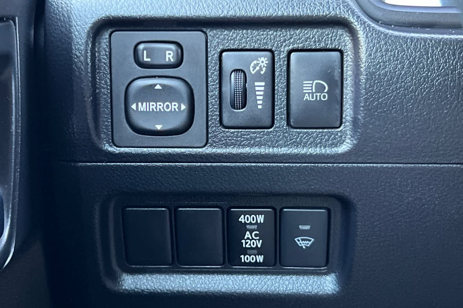 Used 2022 Toyota 4Runner SR5 AWD/4WD image 30