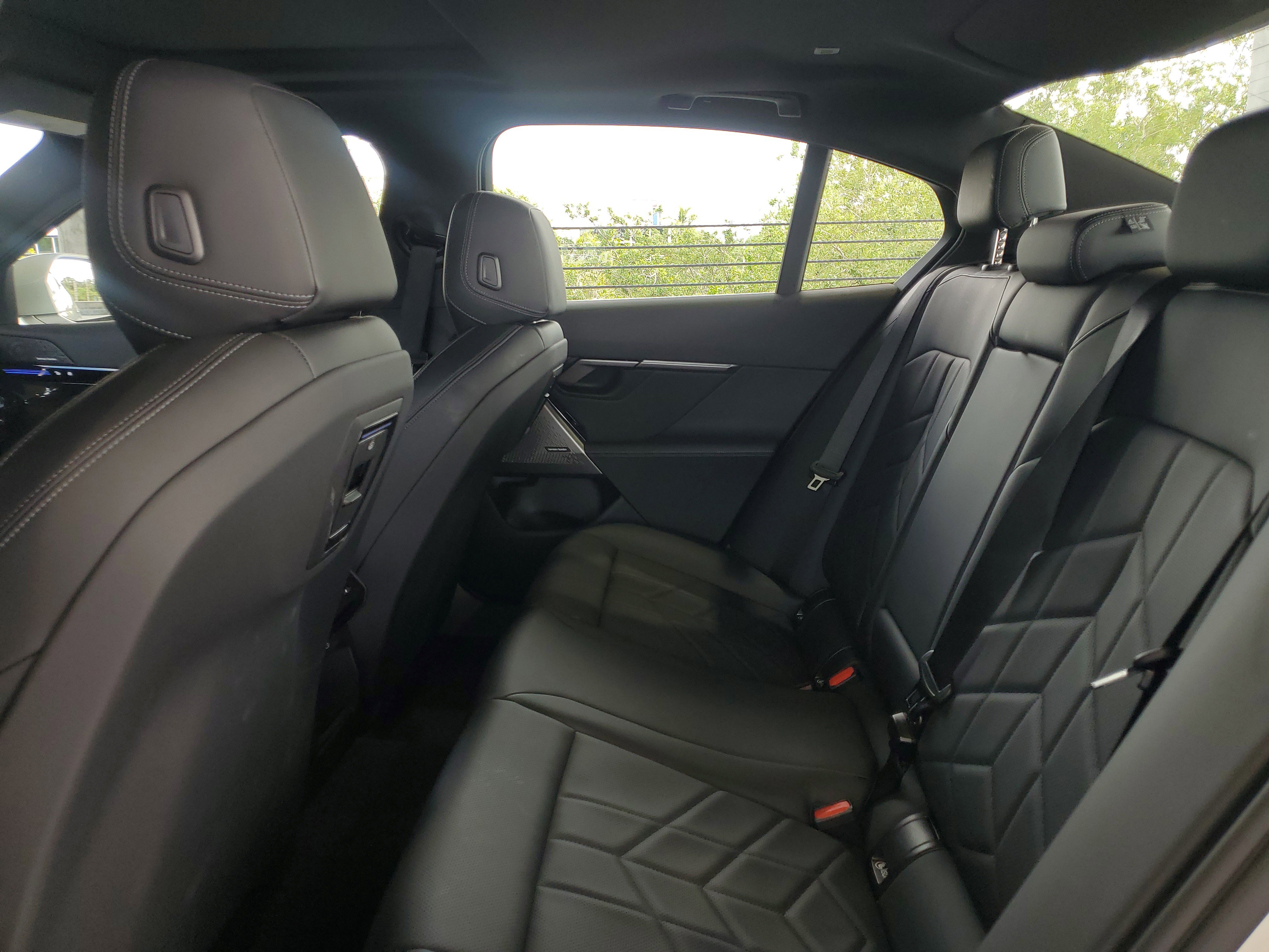 Used 2026 BMW 530i RWD image 9