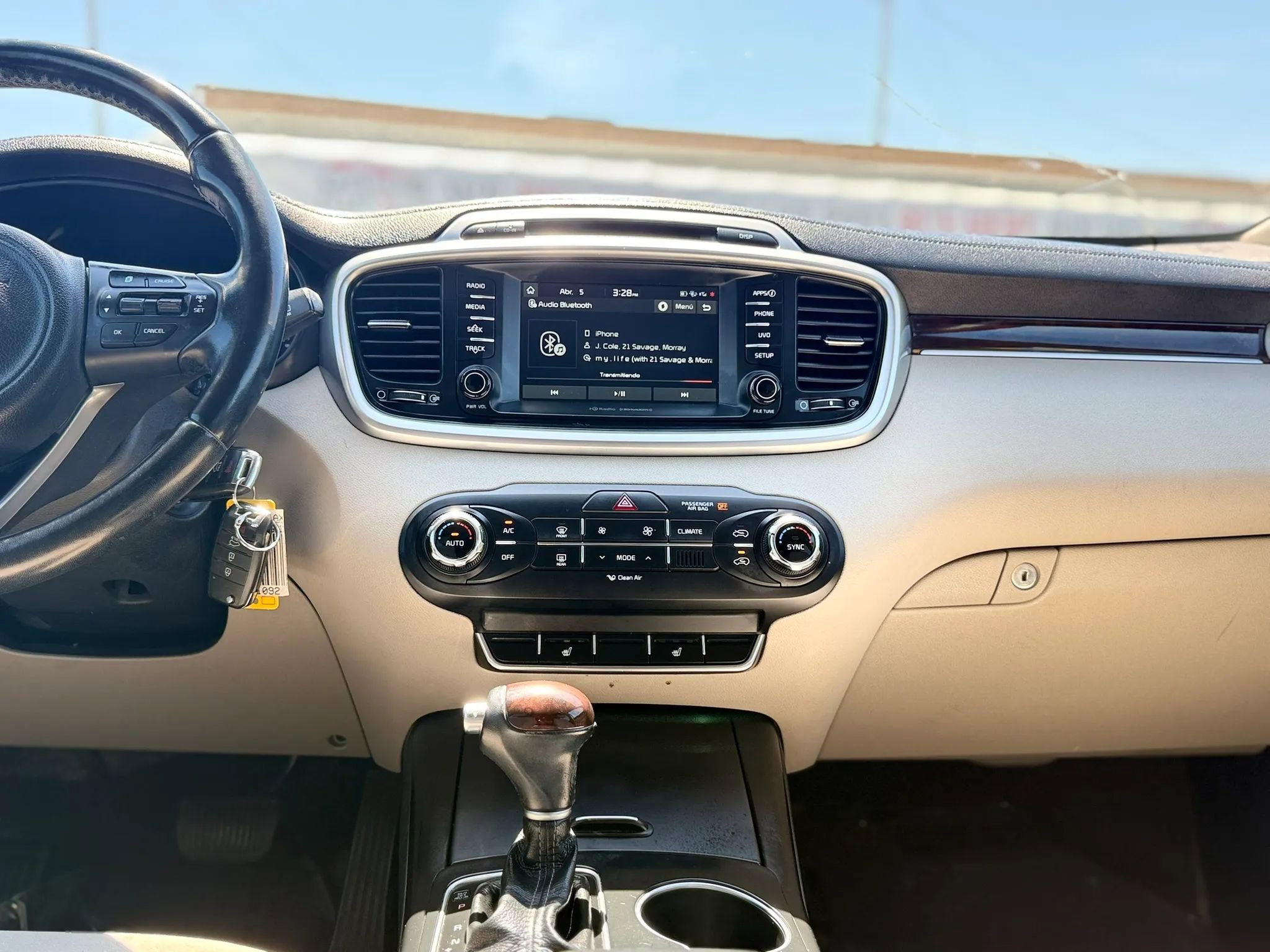 Used 2017 Kia Sorento LX w/ LX Convenience Package image 24