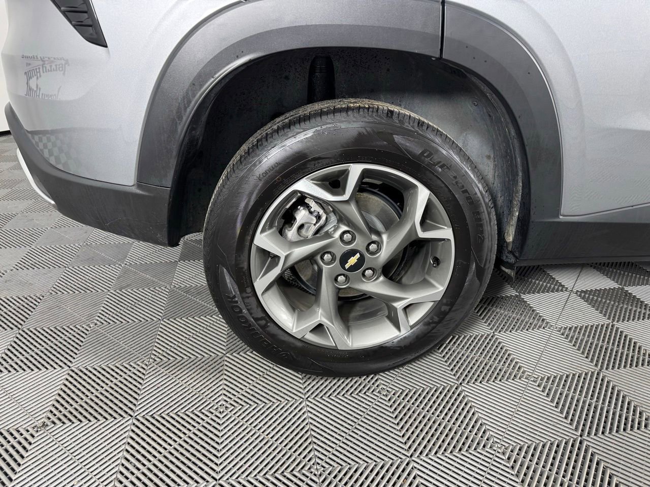 Used 2025 Chevrolet Trax LT image 33