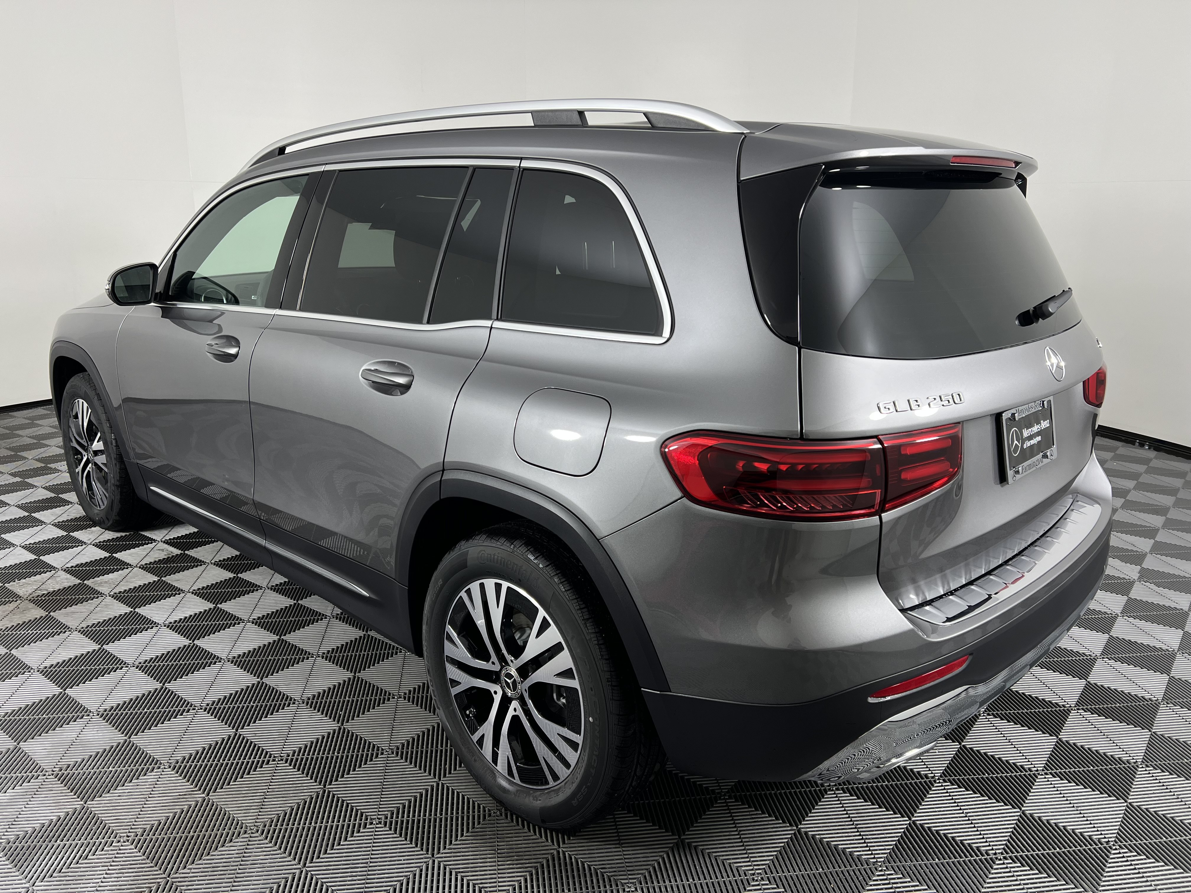 Used 2026 Mercedes-Benz GLB 250 4MATIC image 10