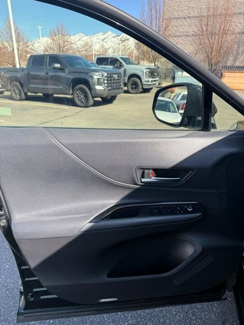 Certified 2022 Toyota Venza LE image 14