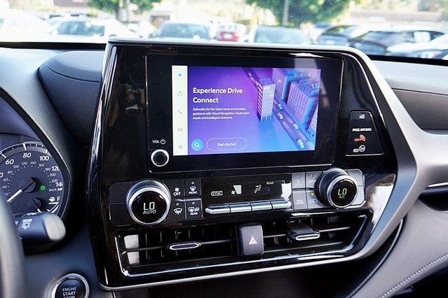 Used 2025 Toyota Highlander LE FWD image 25