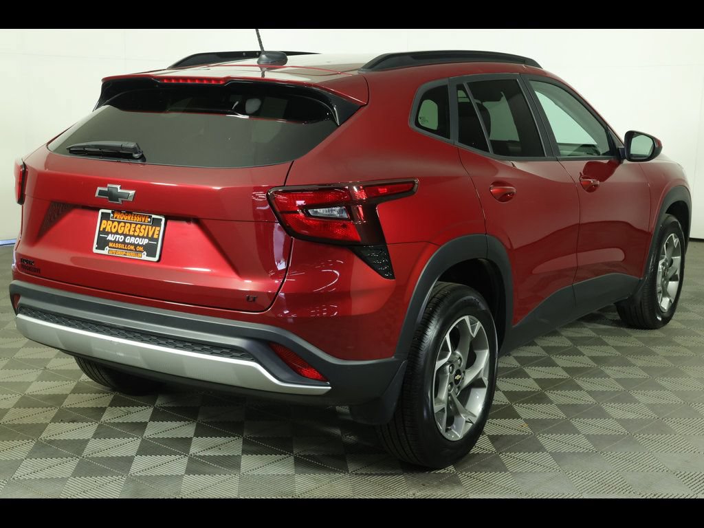 Used 2025 Chevrolet Trax LT w/ LT Convenience Package FWD image 10