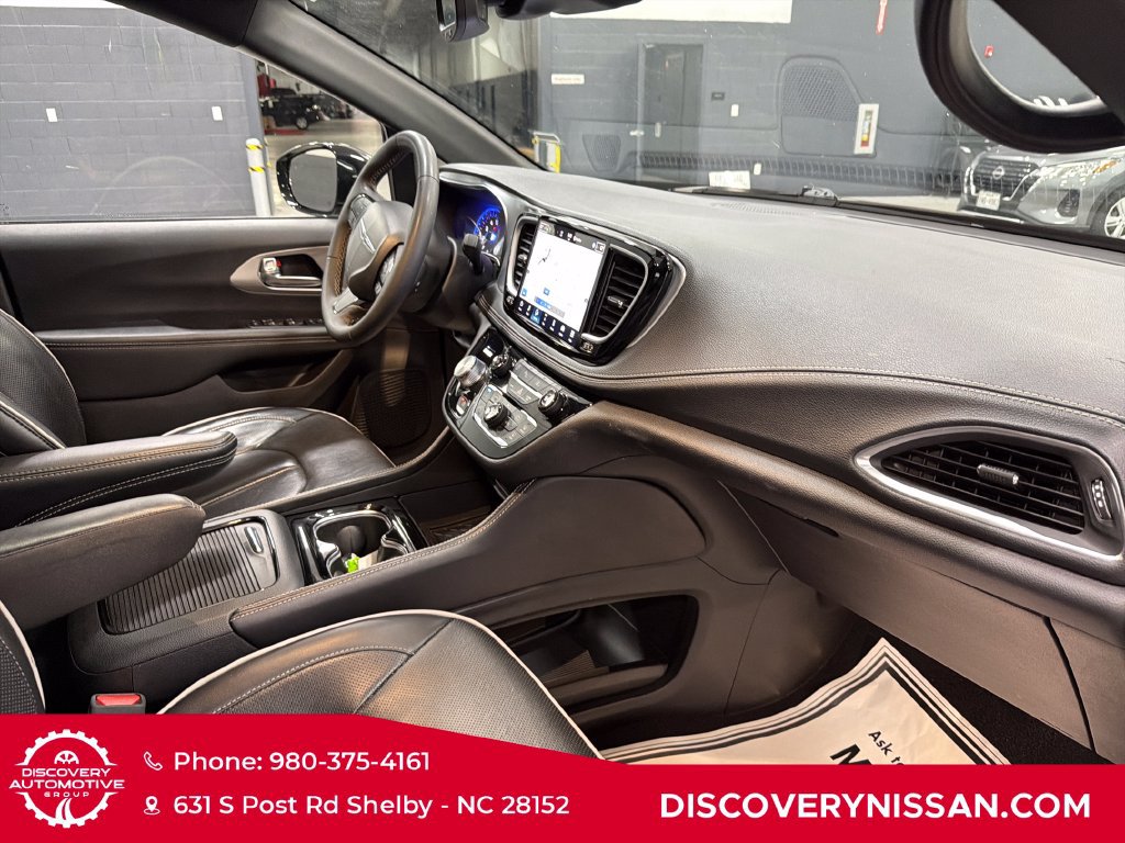 Used 2025 Chrysler Pacifica Limited FWD image 40