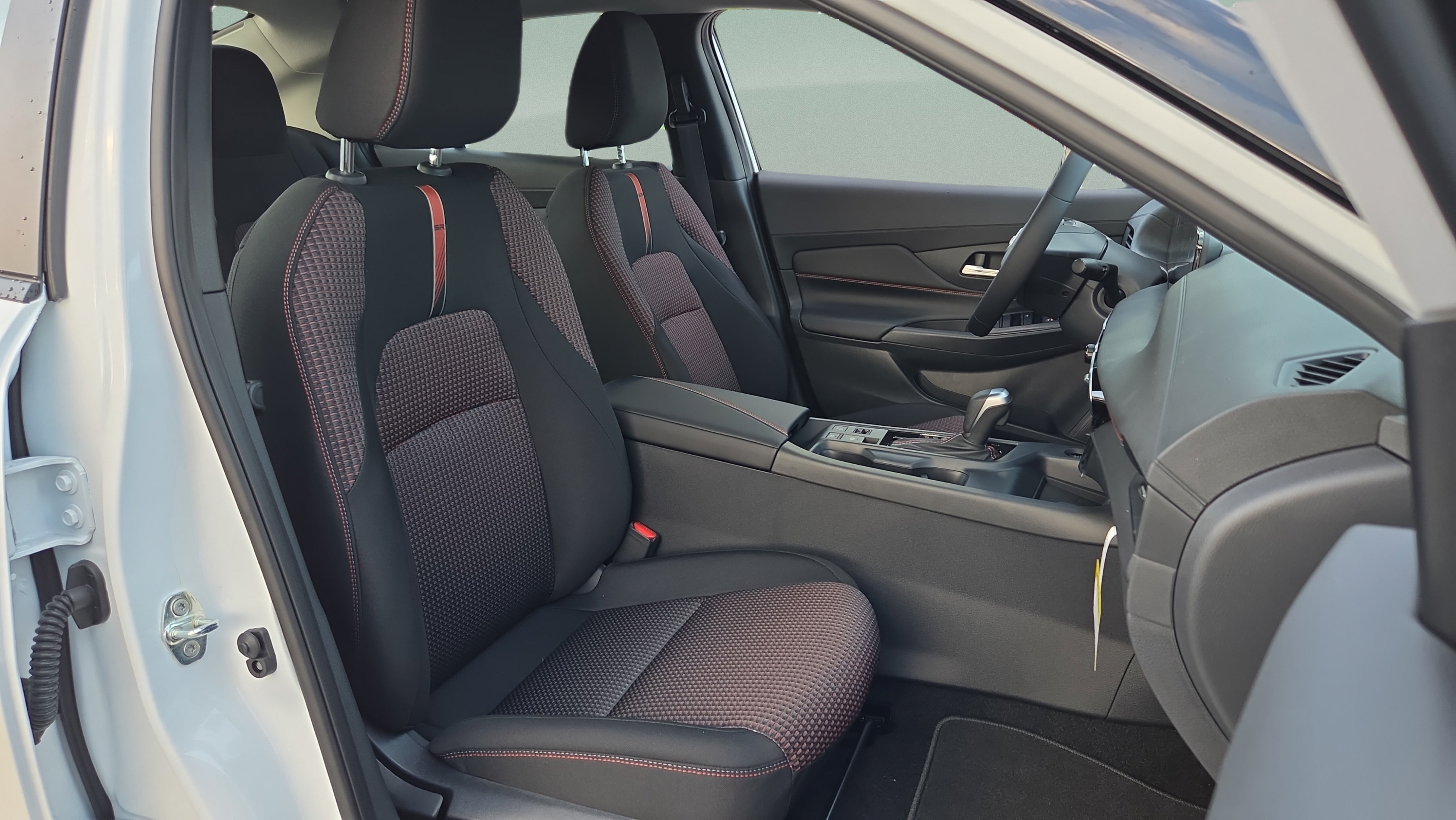 New 2027 Nissan Sentra SR w/ Floor Mat Package FWD image 18