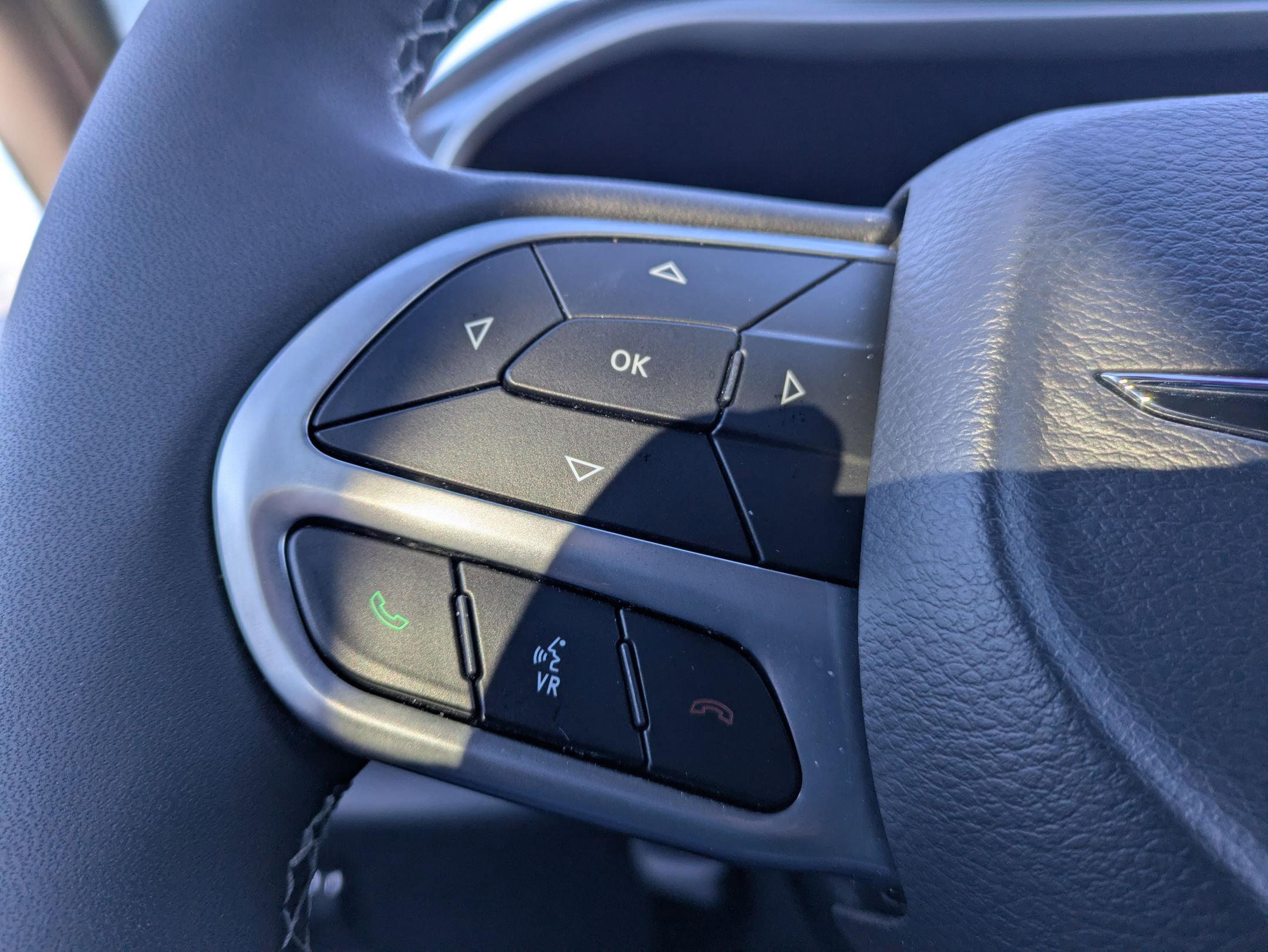 Used 2025 Chrysler Pacifica Select image 16