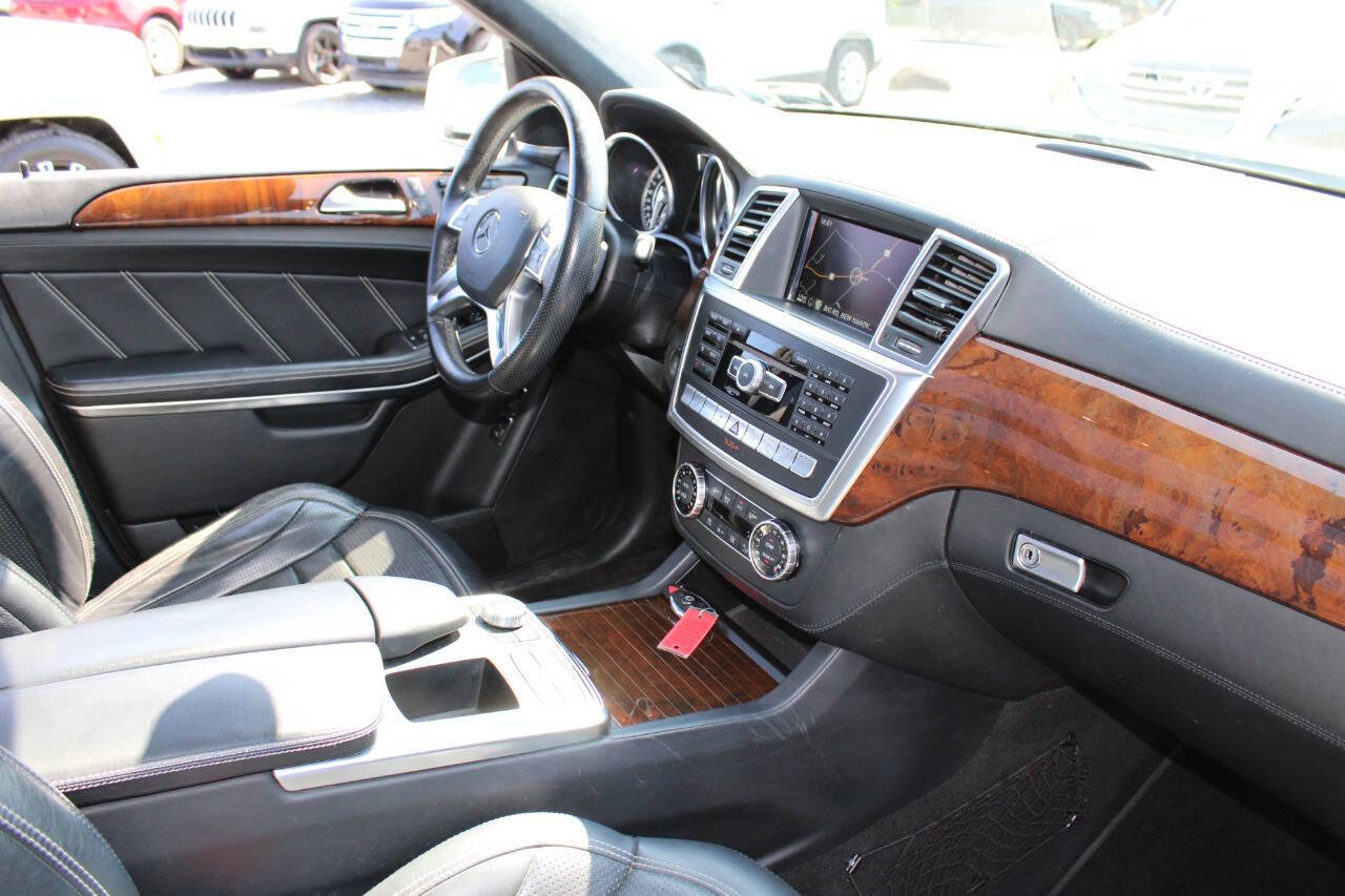Used 2015 Mercedes-Benz GL 63 AMG 4MATIC w/ Accessory Chrome Package image 12