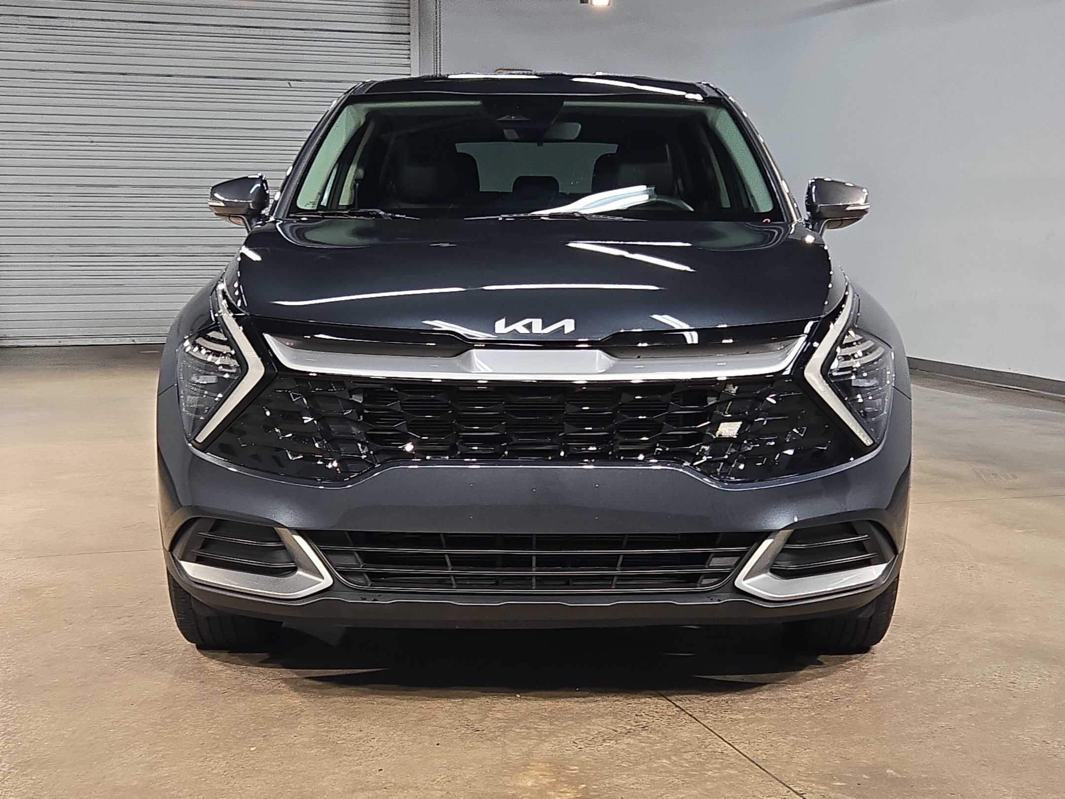 Used 2025 Kia Sportage EX FWD image 2
