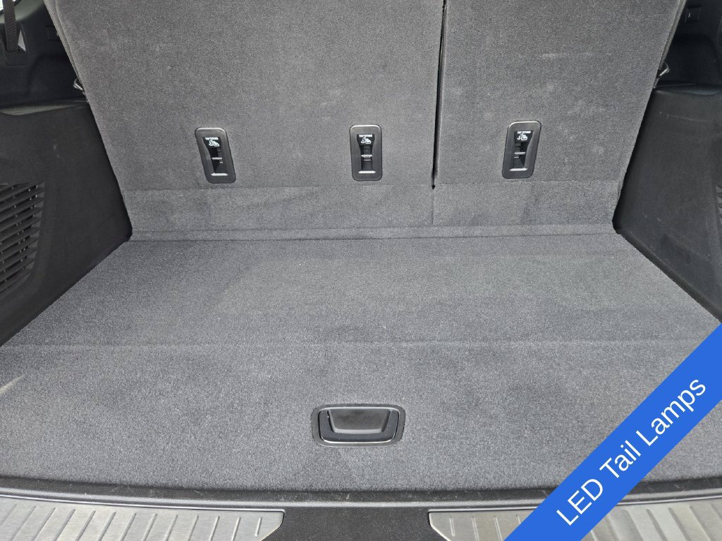 Used 2025 Chevrolet Suburban High Country AWD/4WD image 40