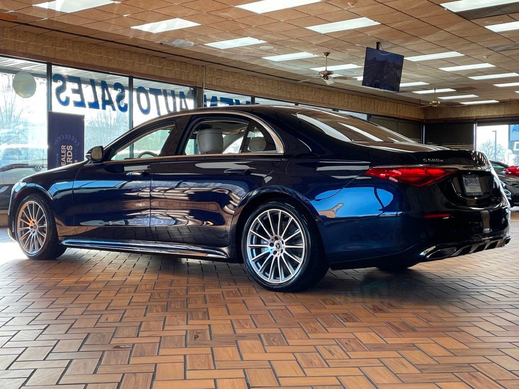 Used 2023 Mercedes-Benz S 580e 4MATIC Sedan w/ AMG Line image 6
