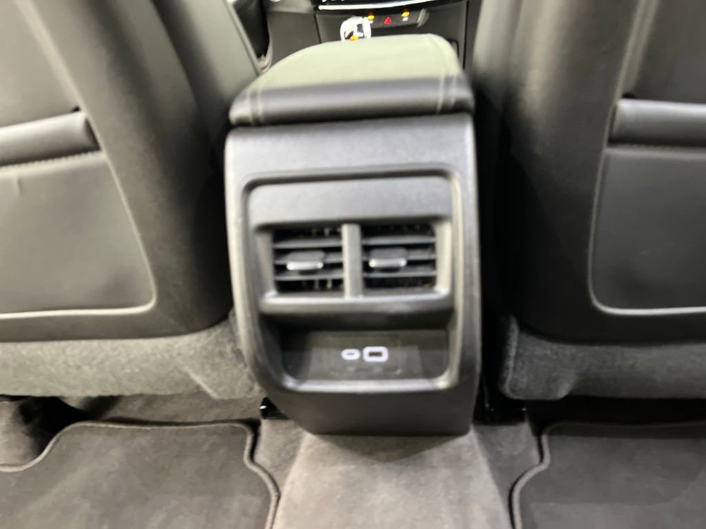 Used 2024 Cadillac XT4 Premium Luxury image 22