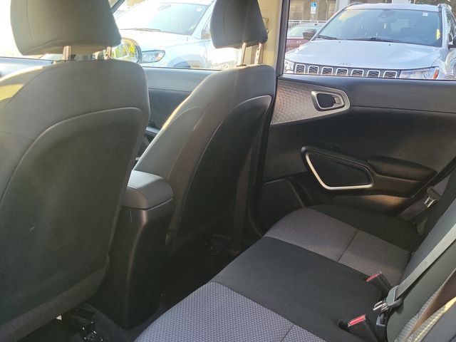 Used 2023 Kia Soul LX w/ LX Technology Package FWD image 7