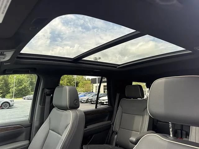 Used 2024 Chevrolet Tahoe Premier w/ Premium Package AWD/4WD image 16