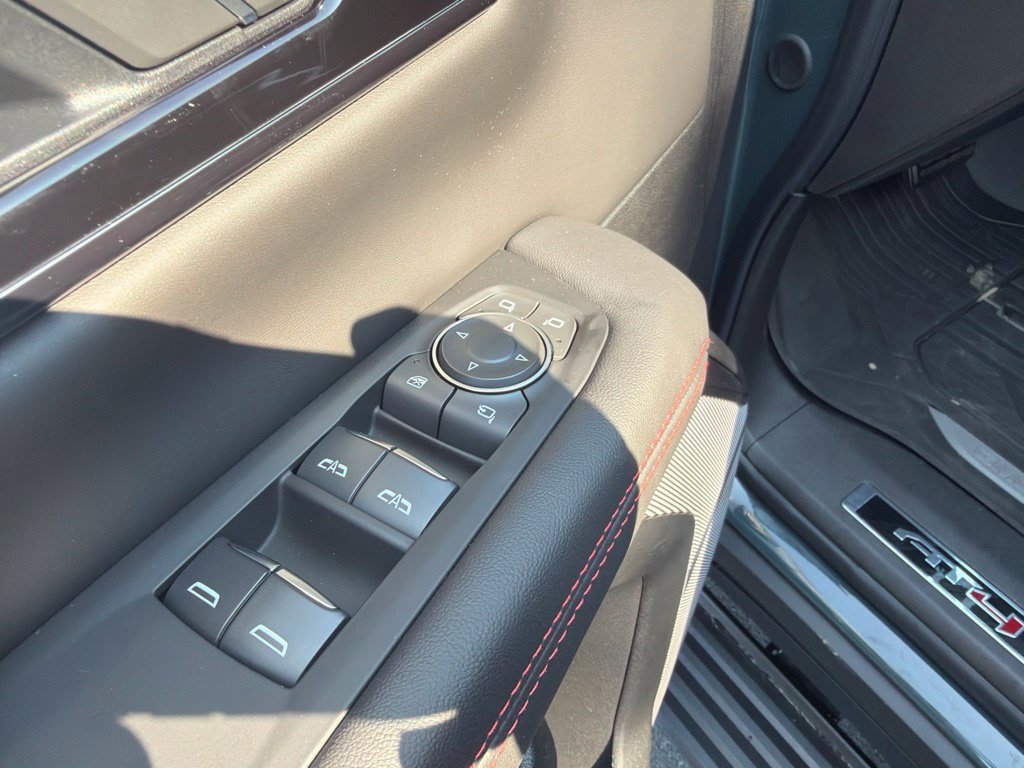 New 2026 GMC Yukon AT4 Ultimate w/ LPO, Floor Liner Package AWD/4WD image 16