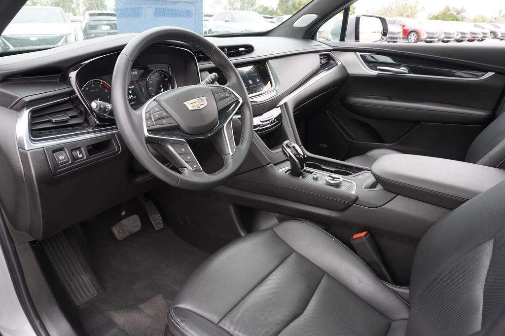 Certified 2025 Cadillac XT5 Premium Luxury image 17