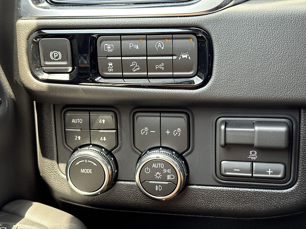 New 2026 GMC Yukon XL Elevation w/ Elevation Premium Package AWD/4WD image 16