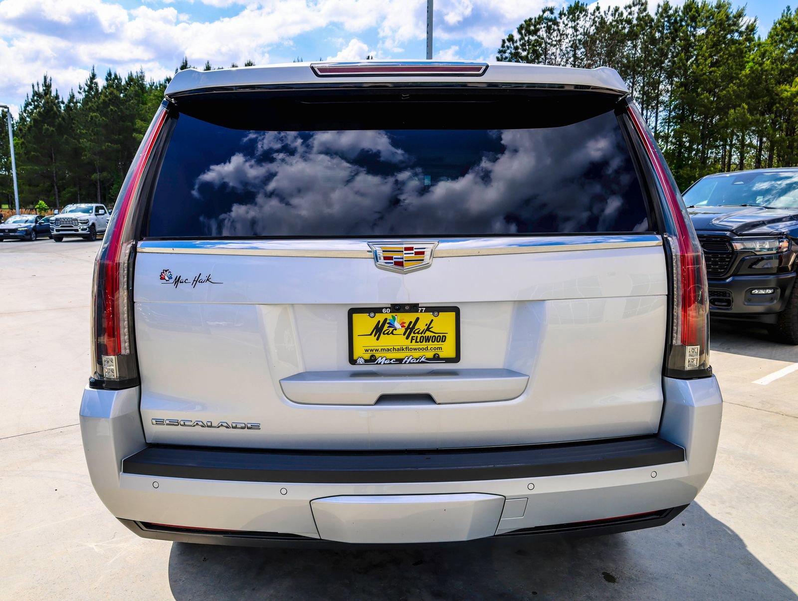 Used 2020 Cadillac Escalade Luxury image 6