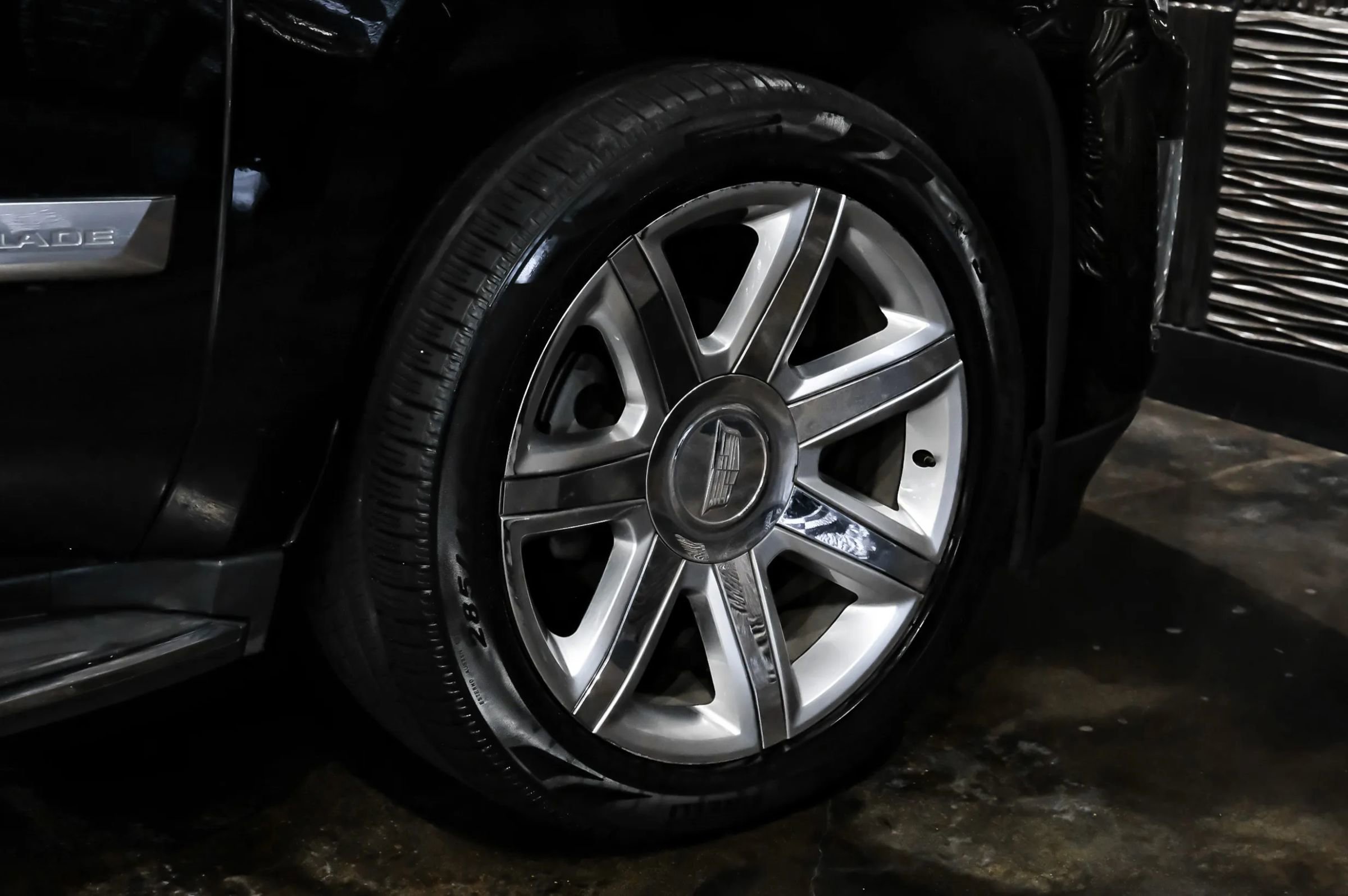 Used 2017 Cadillac Escalade ESV Luxury RWD image 66