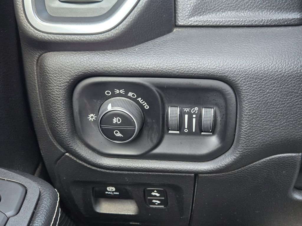 Used 2025 RAM 1500 Laramie AWD/4WD image 24