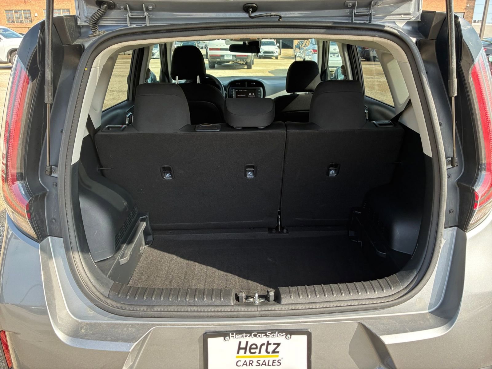 Used 2025 Kia Soul LX w/ LX Technology Package FWD image 29