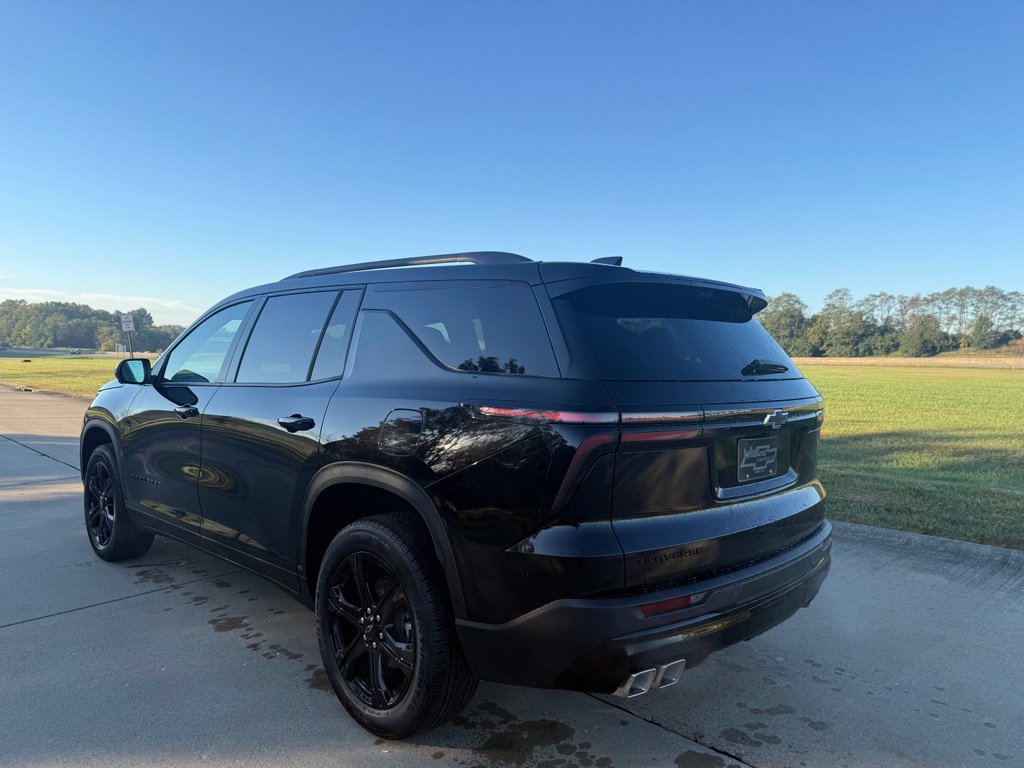 New 2027 Chevrolet Traverse LT w/ Midnight/Sport Edition FWD image 3