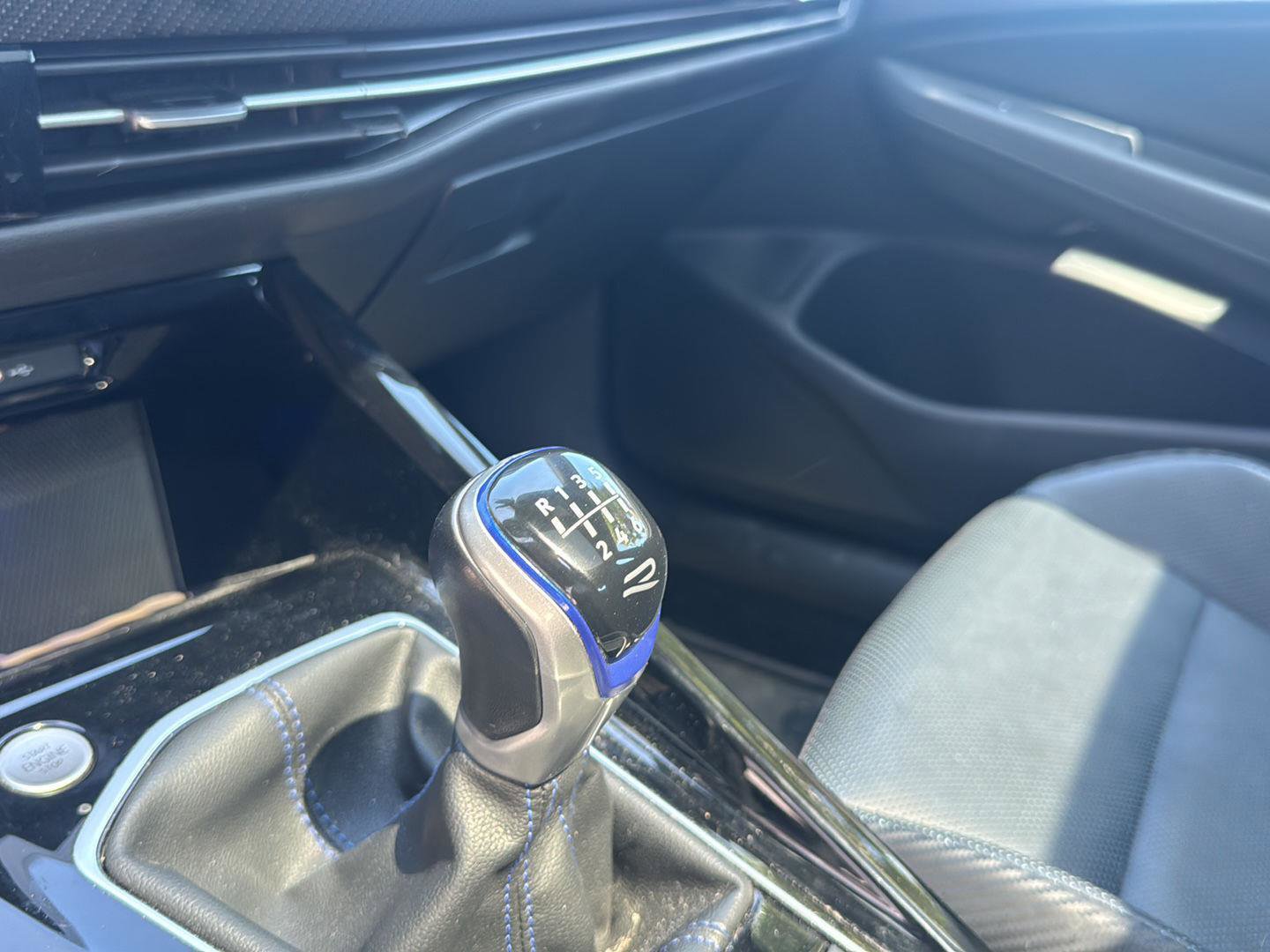 Used 2024 Volkswagen Golf R AWD/4WD image 18
