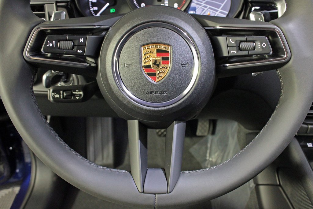 Used 2025 Porsche Macan image 22