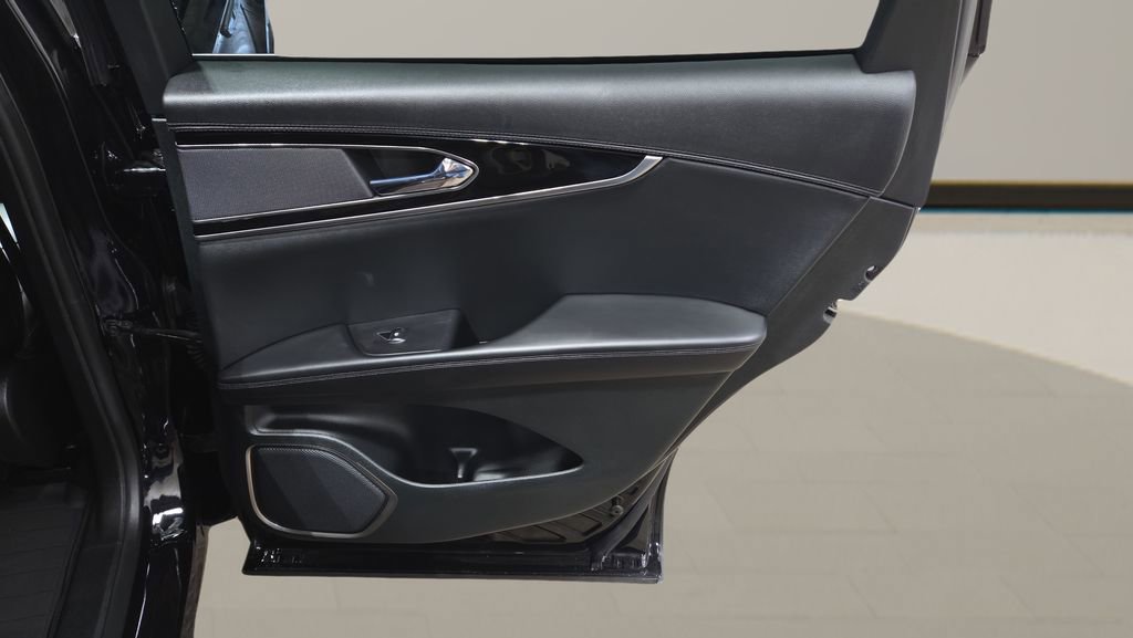 Used 2023 Lincoln Nautilus AWD image 28