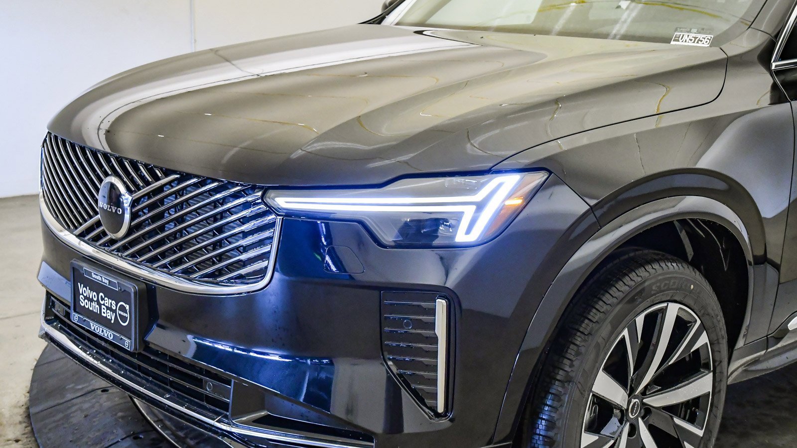 New 2026 Volvo XC90 B5 Core image 9