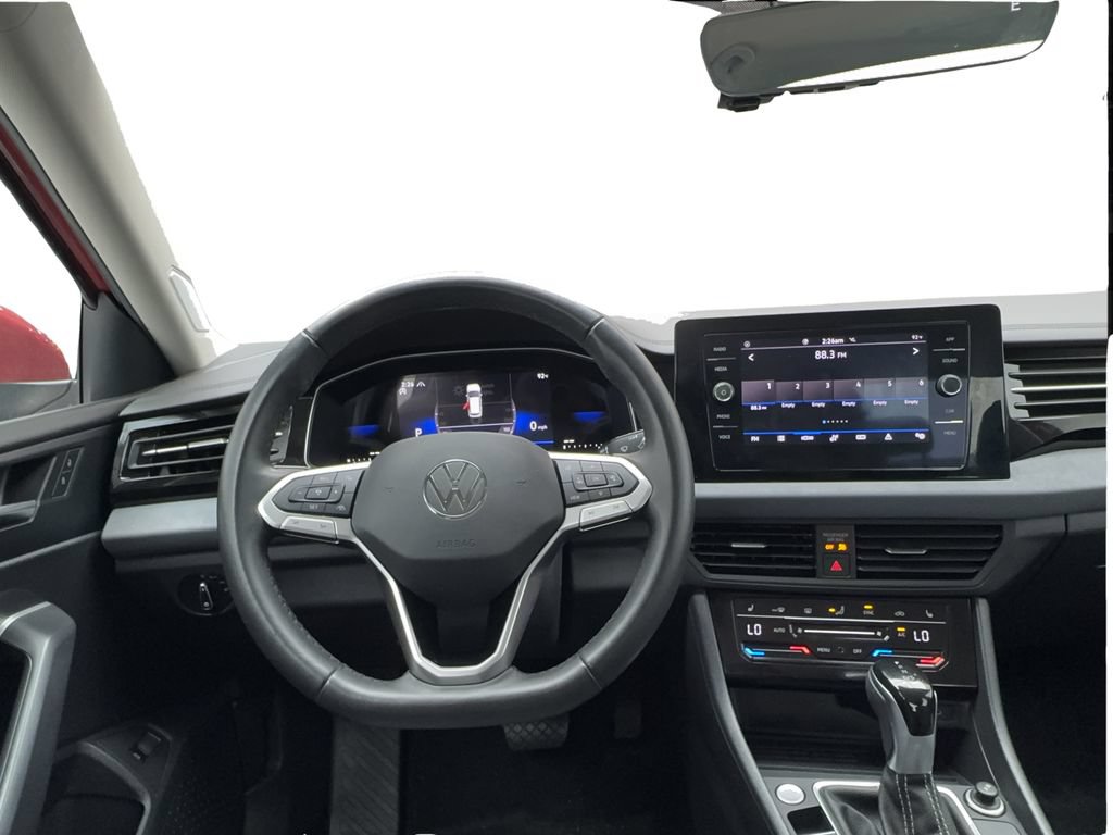 Used 2025 Volkswagen Jetta SE FWD image 32