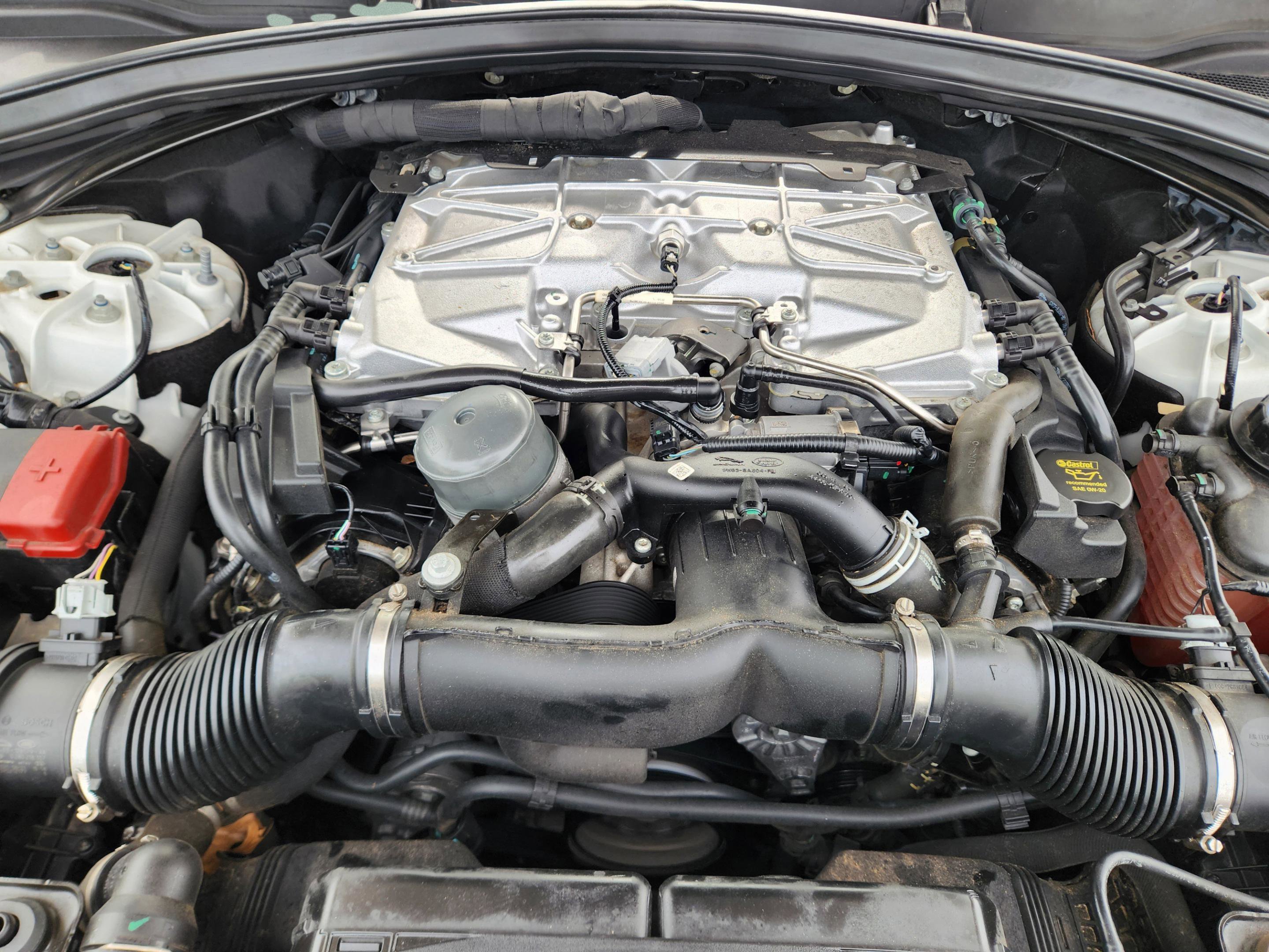 Used 2022 Jaguar F-PACE SVR image 28