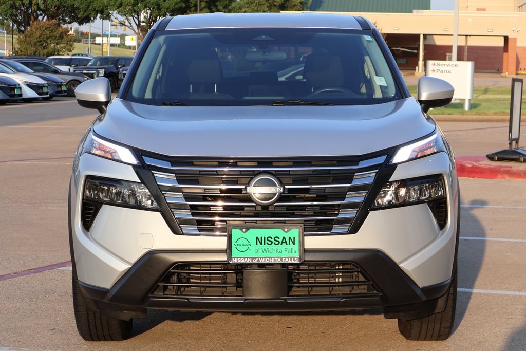 Certified 2025 Nissan Rogue SV AWD/4WD image 4