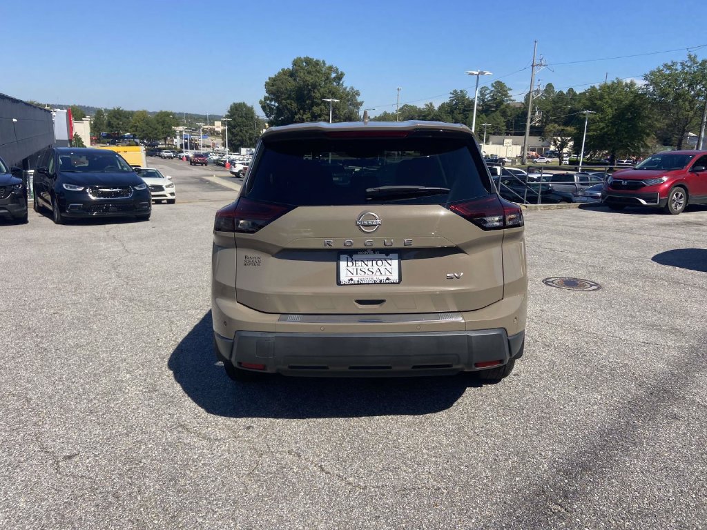Used 2024 Nissan Rogue SV FWD image 4