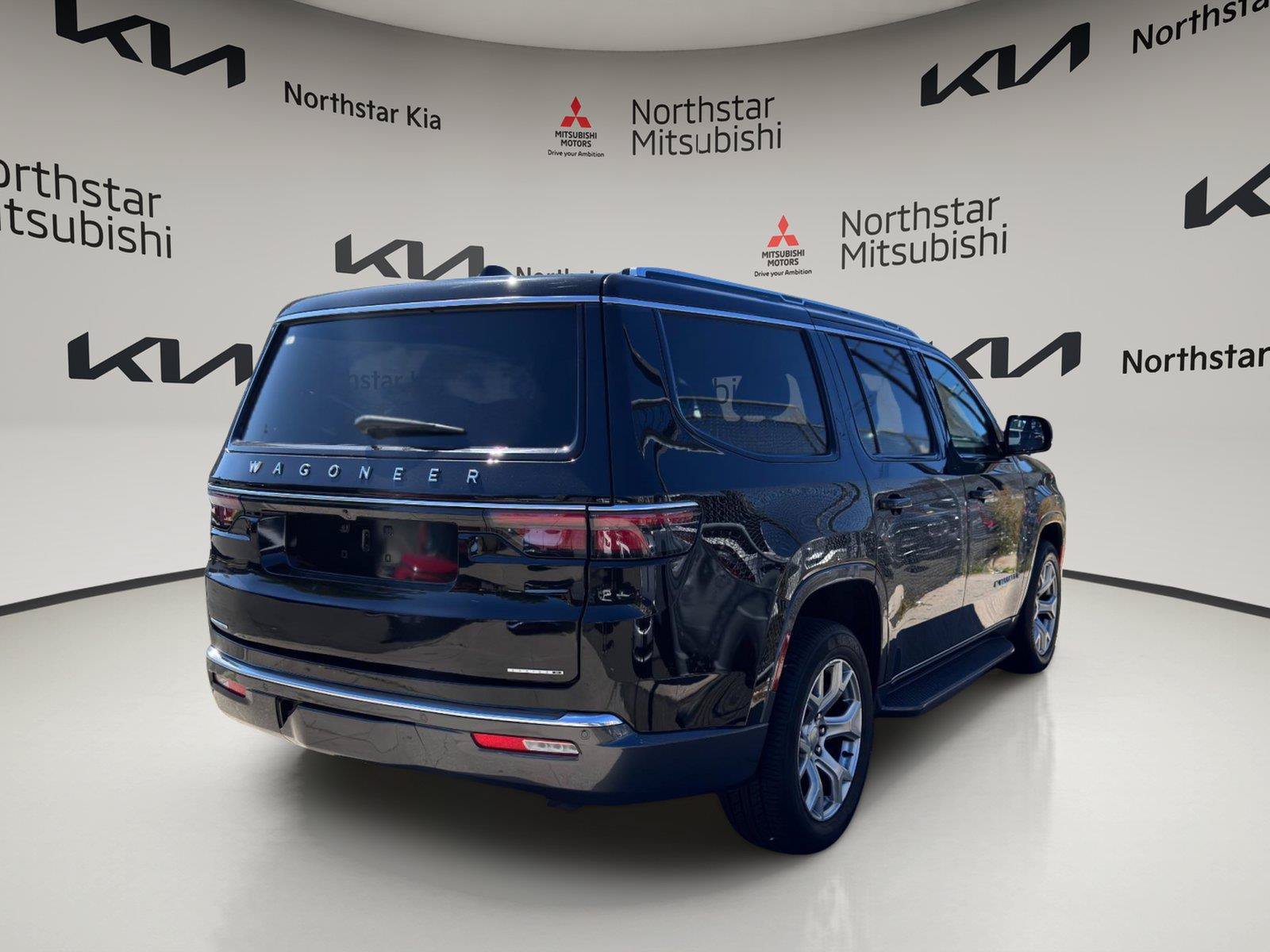 Used 2022 Jeep Wagoneer Series II AWD/4WD image 4