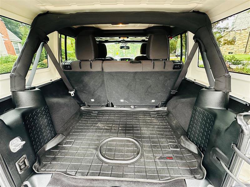 Used 2018 Jeep Wrangler Unlimited Sahara w/ Connectivity Group image 22